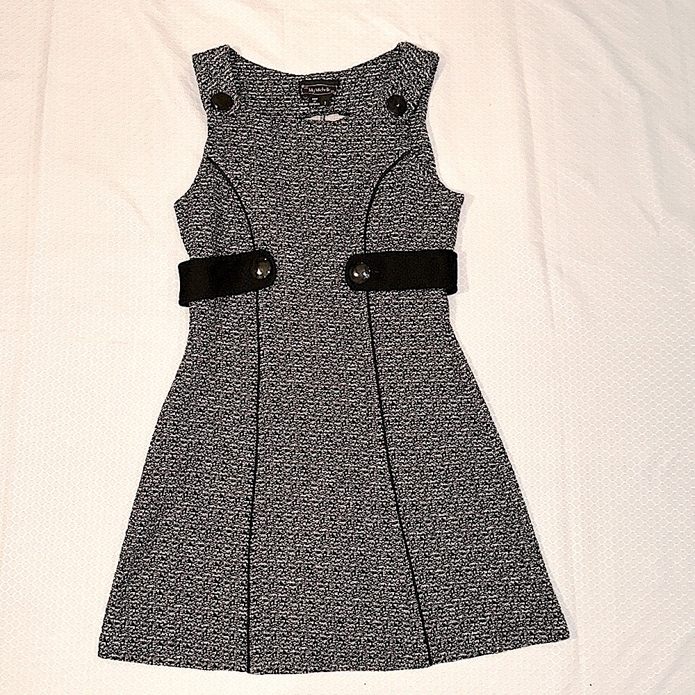 Juniors Size 7, black & white dress boucle material, LIKE NEW, mid-thigh length